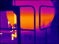 Thermal image showing the level of fluid within the vessel which cannot be seen in the visible image.